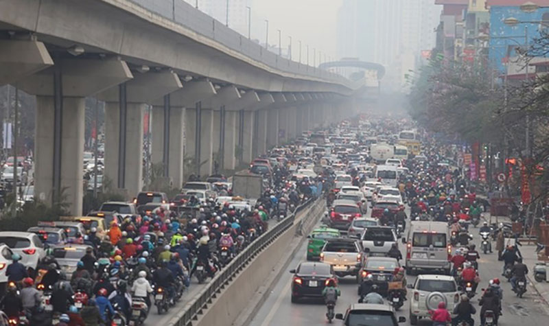 Đường phố Hà Nội ùn tắc kinh hoàng bất kể giờ giấc